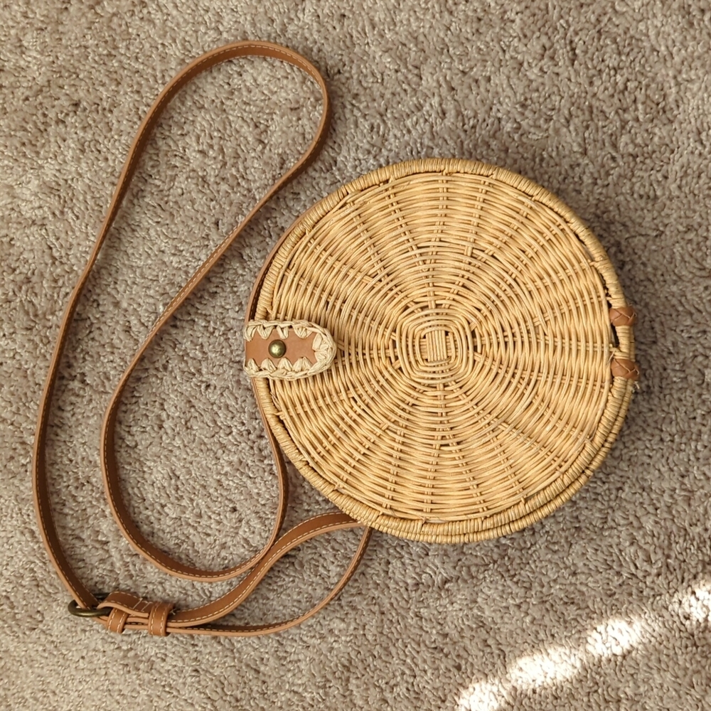 Crossbody handbag